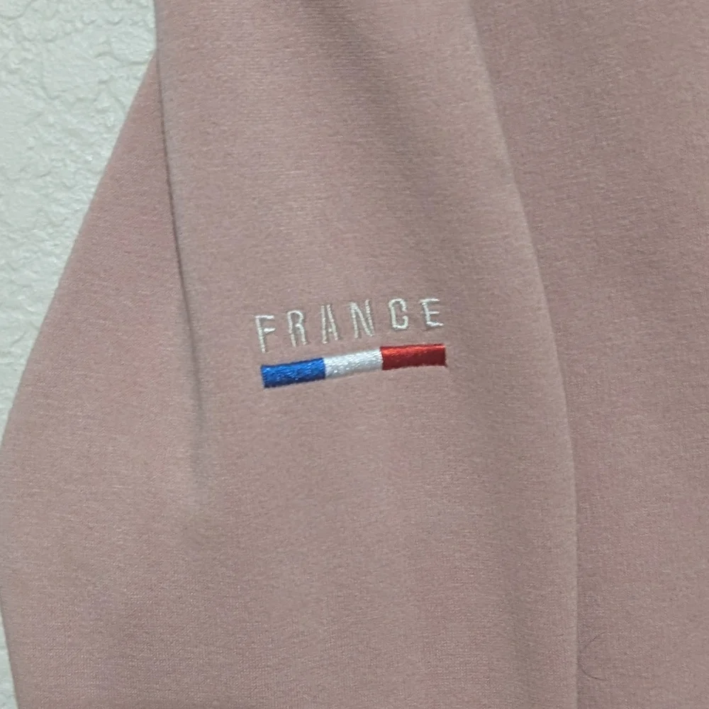 Paris Je T'aime' Pink Sweatshirt With White Embroidered Features - Picture 4 of 6